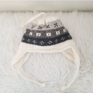 Casa De La Lana Child's wool hat. Wool blend